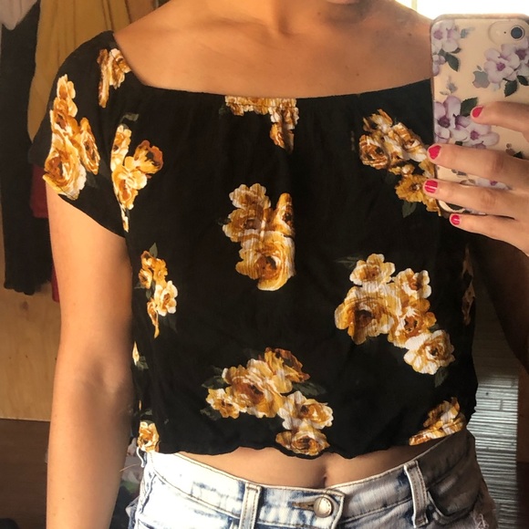 Black off the shoulder floral crop top - Picture 1 of 2
